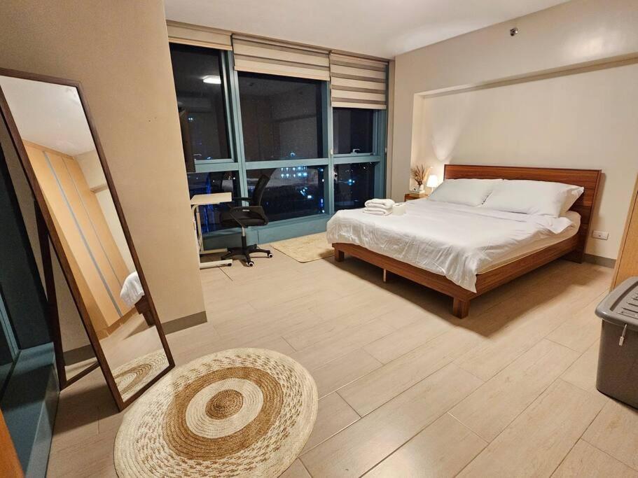 One Uptown Bgc Modern & Spacious, Great Location, 200mbps & Washer Manila