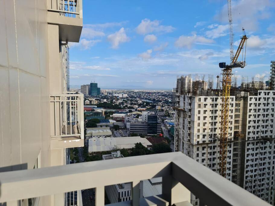 Apartment Chic 2 Bedroom Edsa With Balcony Manila