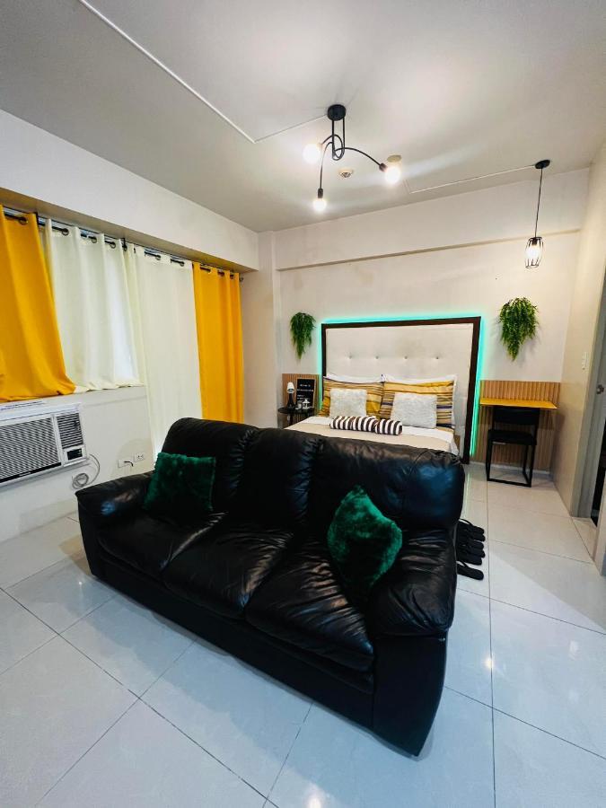 One Palm Tree - 9m With Balcony - Across Terminal 3 Airport Apartment *