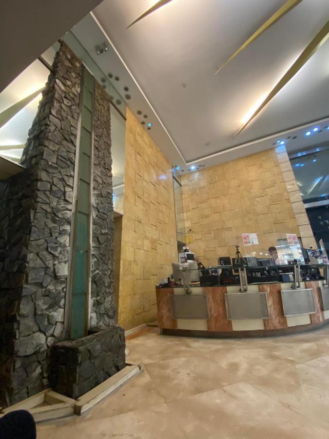 Hotel Family Staycation: Heart Of With Balcony And Pool Access Manila