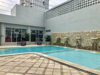 Manila Prince Hotel 4*
