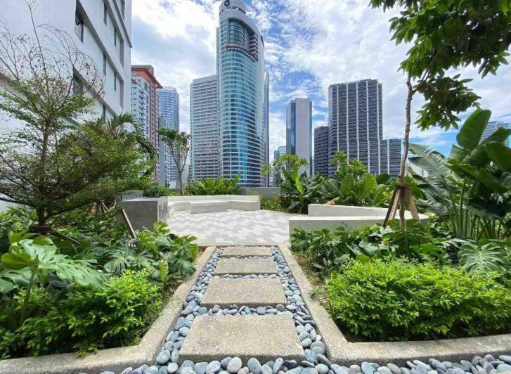 Apartment Air Luxury Makati Cbd With Balcony