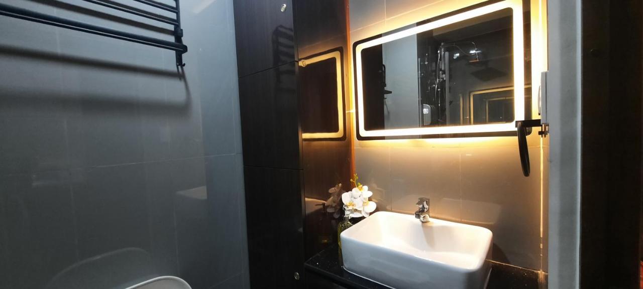 Air Luxury Makati Cbd With Balcony Manila