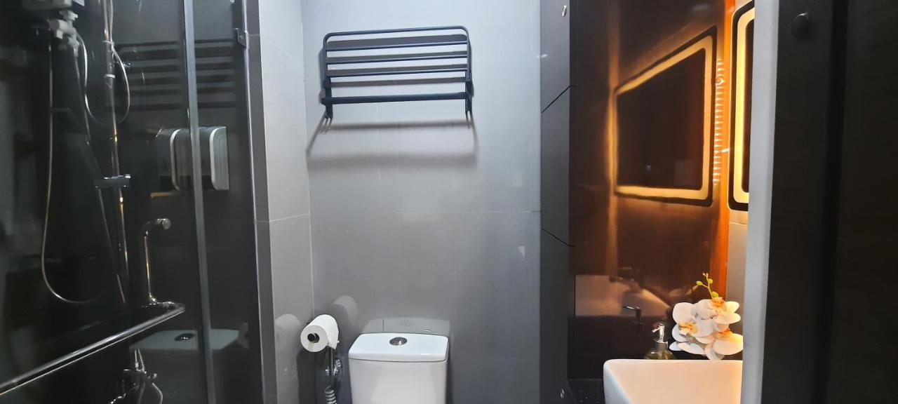 Air Luxury Makati Cbd With Balcony Apartment *