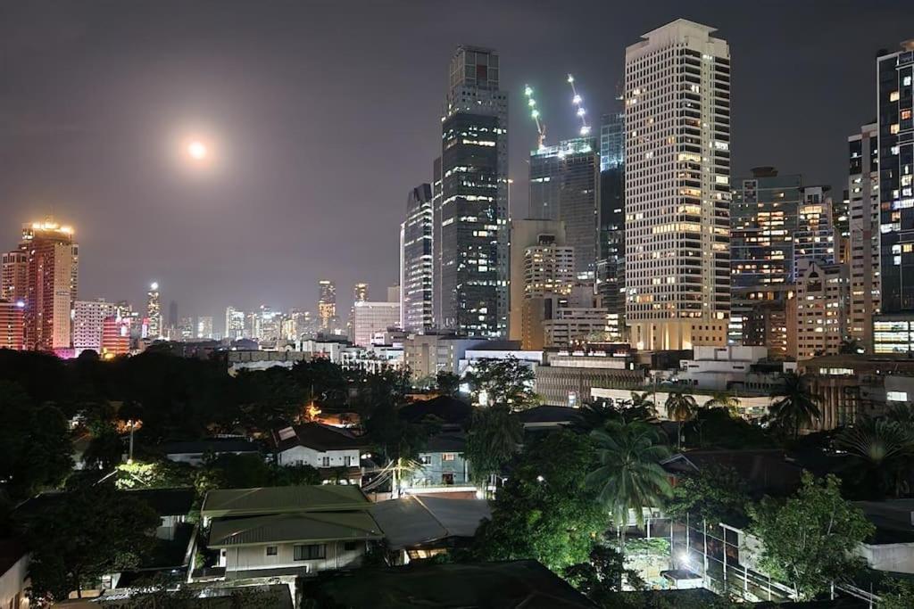Ultimate Staycation With Jacuzzi And Arcade