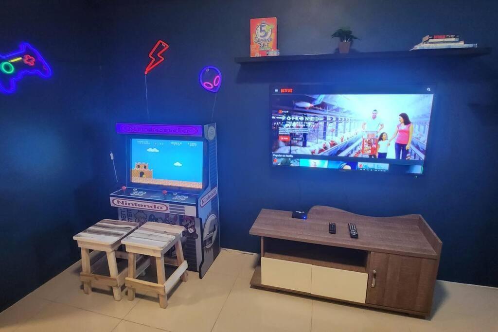 Ultimate Staycation With Jacuzzi And Arcade Apartment *