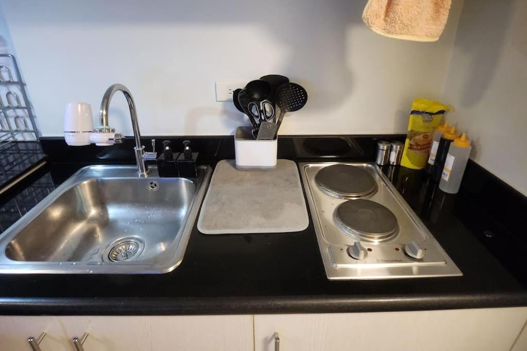 Ultimate Staycation With Jacuzzi And Arcade Apartment