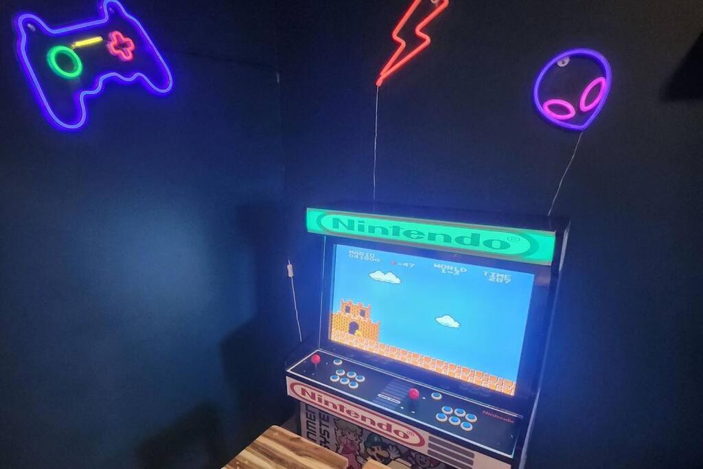 Apartment Ultimate Staycation With Jacuzzi And Arcade