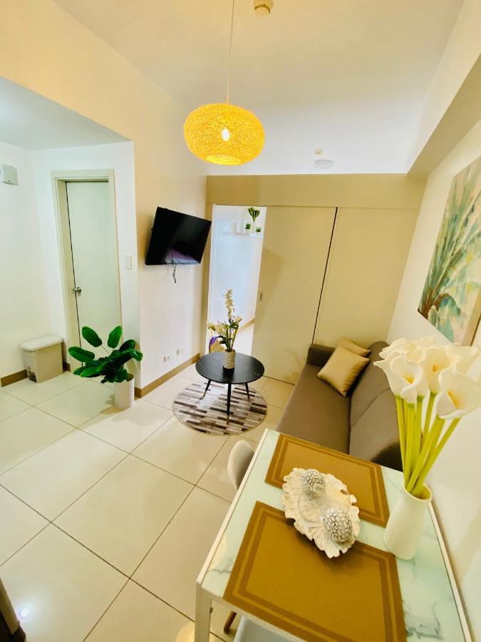 Luxury Two Bedroom With Balcony In South Of Pinas Manila