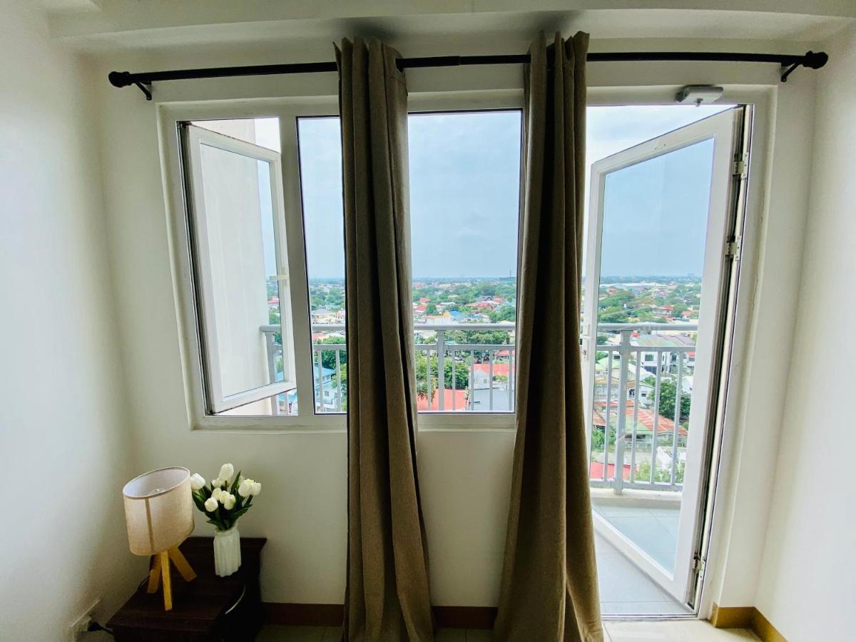 Apartment Luxury Two Bedroom With Balcony In South Of Pinas