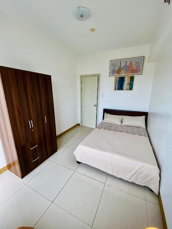 Apartment Luxury Two Bedroom With Balcony In South Of Pinas Manila
