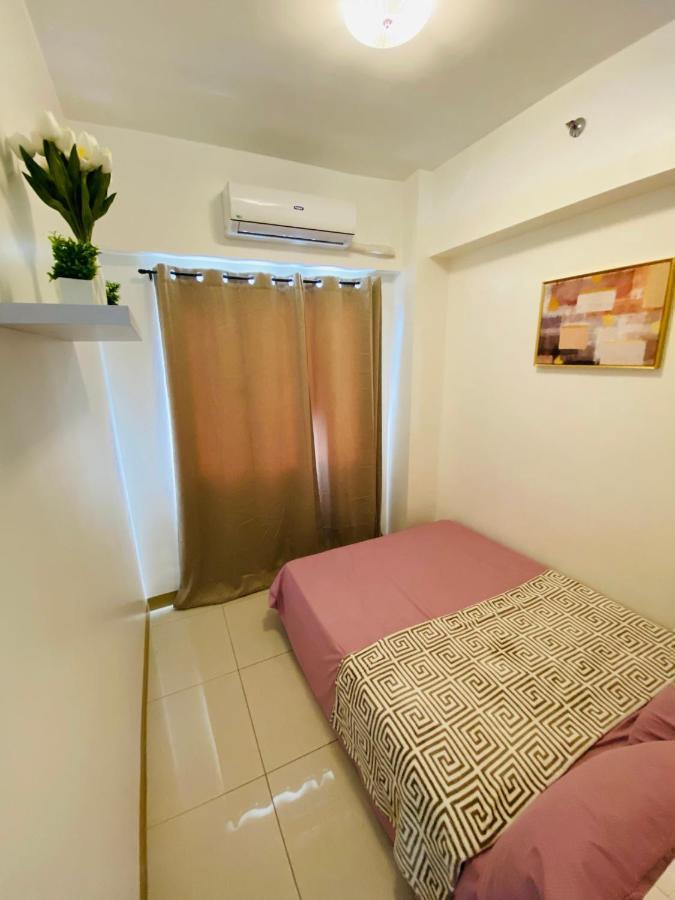Luxury Two Bedroom With Balcony In South Of Pinas Manila