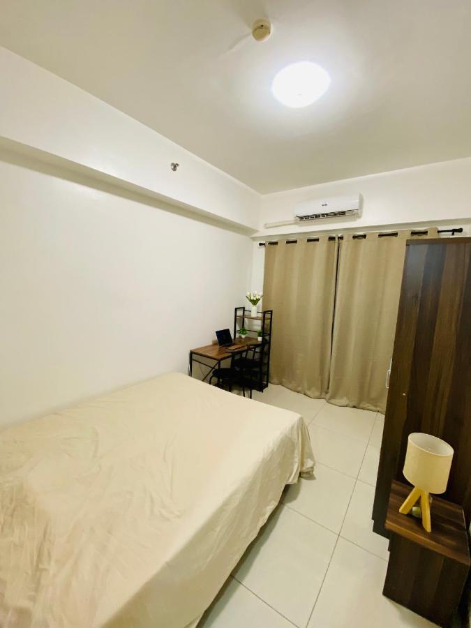Apartment Luxury Two Bedroom With Balcony In South Of Pinas