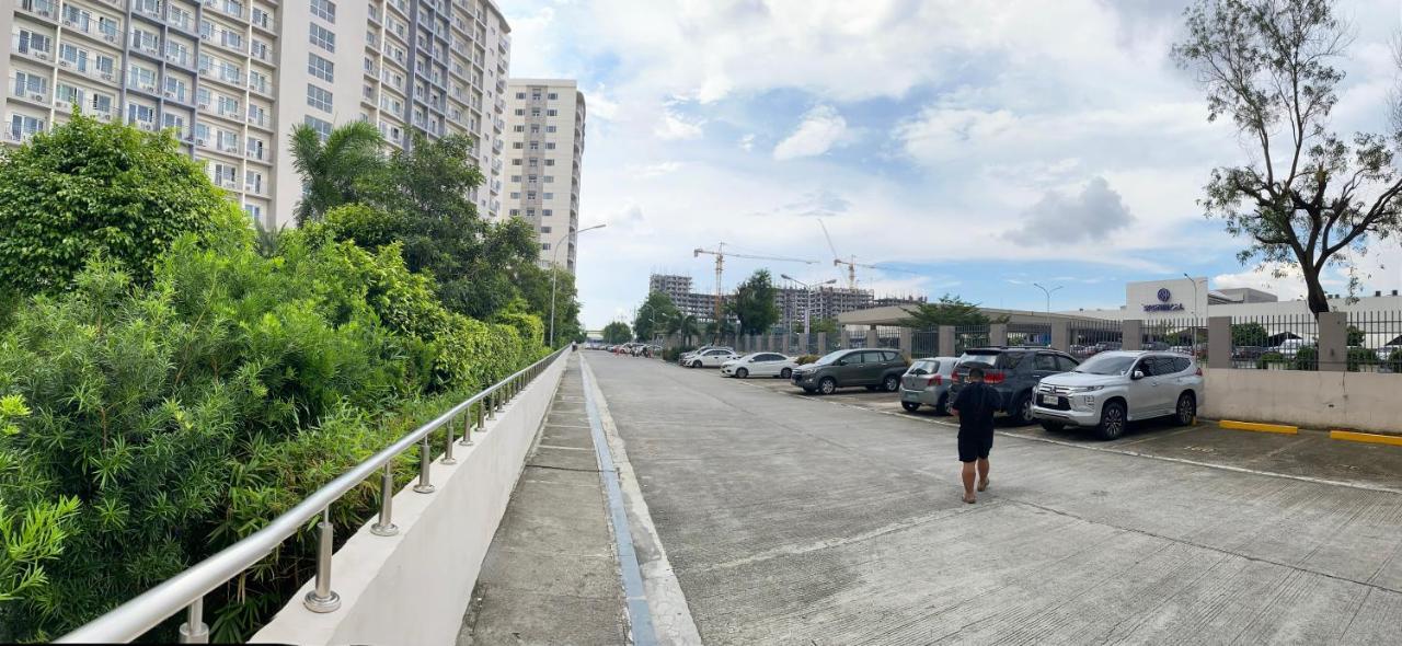 Luxury Two Bedroom With Balcony In South Of Pinas Manila