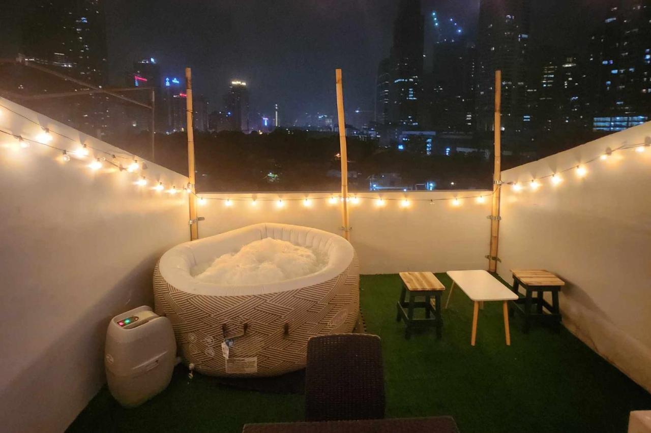 Ultimate Staycation With Jacuzzi And Arcade