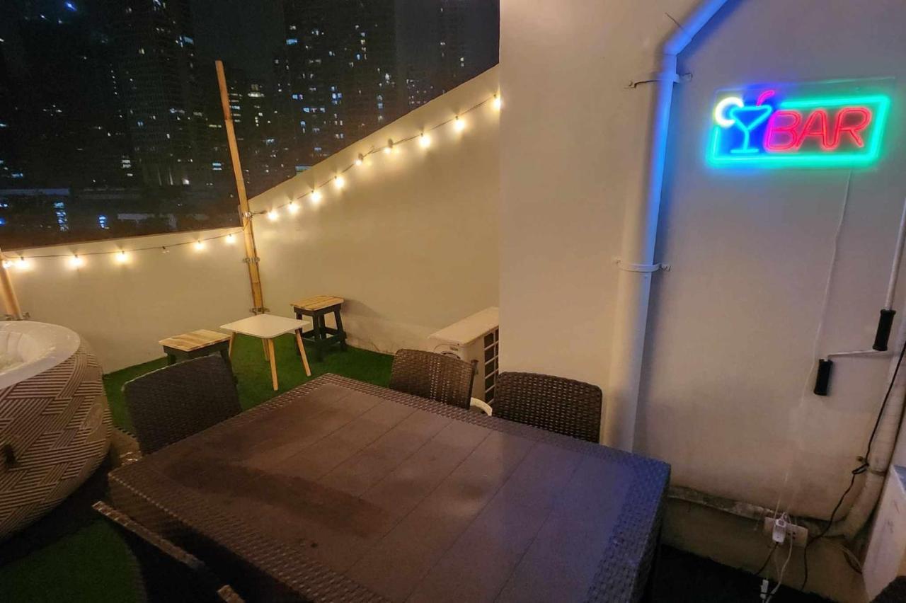 Ultimate Staycation With Jacuzzi And Arcade Apartment