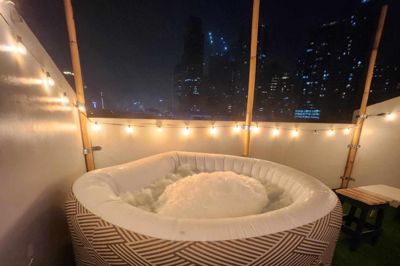 Ultimate Staycation With Jacuzzi And Arcade *