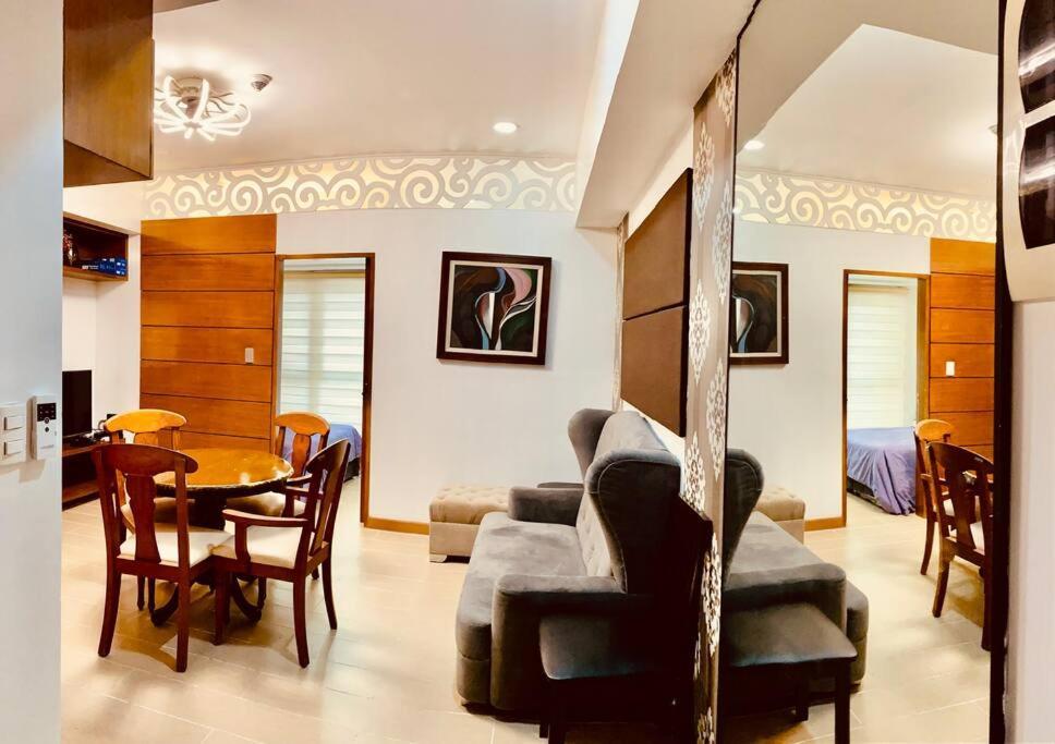 Apartment Venice Group Staycation & B1 Pay Parking Manila