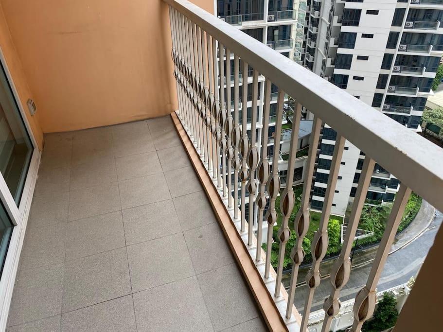 Apartment Venice Group Staycation & B1 Pay Parking Manila