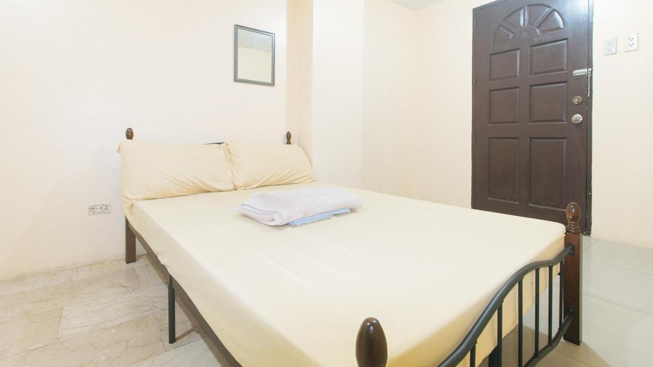 Mervin's Terraces By Reddoorz Hotel Manila