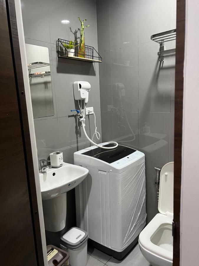 Cozy Makati: Urban Retreat With Entertainment & Amenities Apartamento