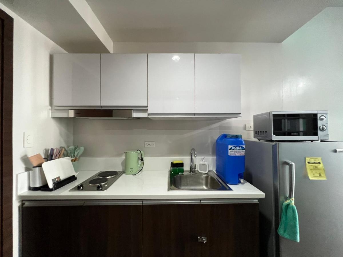 Apartamento Cozy Makati: Urban Retreat With Entertainment & Amenities