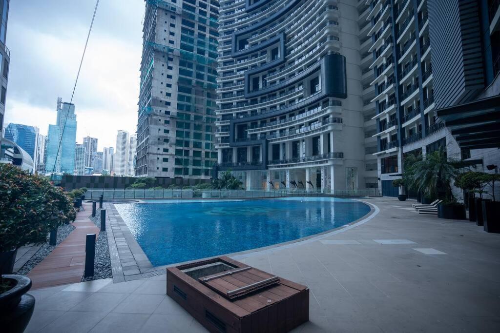 Apartment Penthouse At Poblacion - 200mbs Net - 50in Tv - Awesome View *
