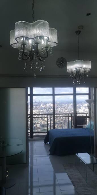 Apartment Penthouse At Poblacion - 200mbs Net - 50in Tv - Awesome View Manila