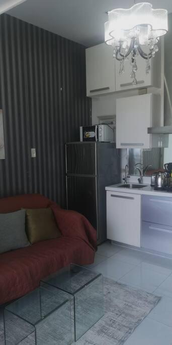 Penthouse At Poblacion - 200mbs Net - 50in Tv - Awesome View * Manila
