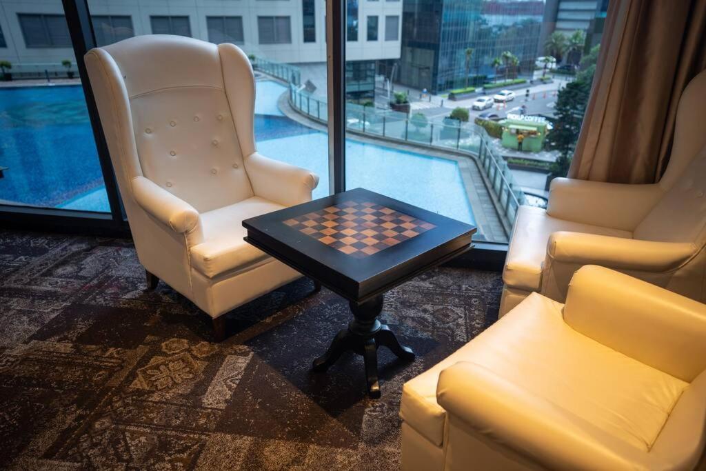 Apartment Penthouse At Poblacion - 200mbs Net - 50in Tv - Awesome View *