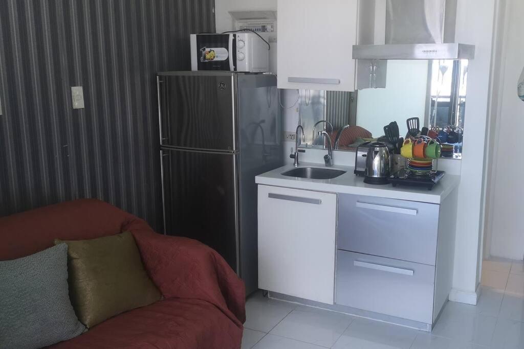 Penthouse At Poblacion - 200mbs Net - 50in Tv - Awesome View * Manila