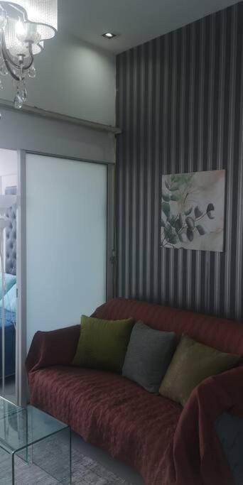 Apartment Penthouse At Poblacion - 200mbs Net - 50in Tv - Awesome View Manila