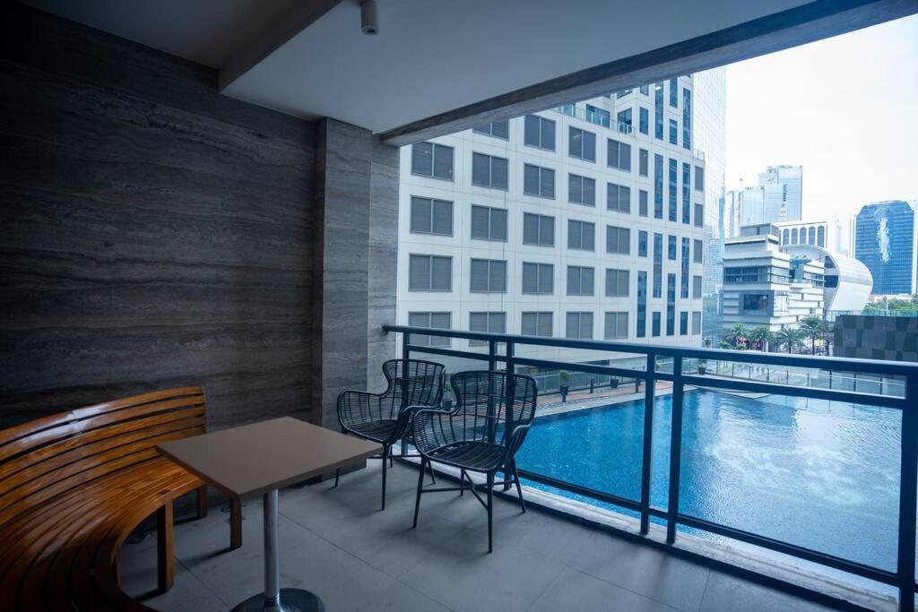 Penthouse At Poblacion - 200mbs Net - 50in Tv - Awesome View Manila