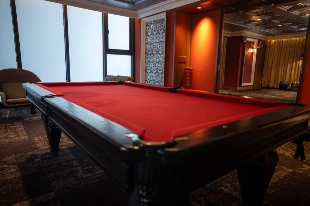 Penthouse At Poblacion - 200mbs Net - 50in Tv - Awesome View Manila