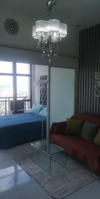 Penthouse At Poblacion - 200mbs Net - 50in Tv - Awesome View Apartment