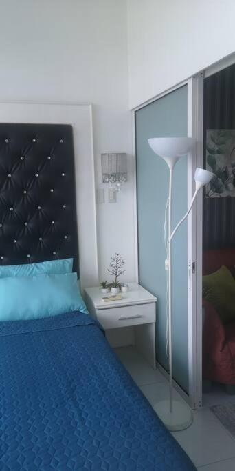 Penthouse At Poblacion - 200mbs Net - 50in Tv - Awesome View Apartment