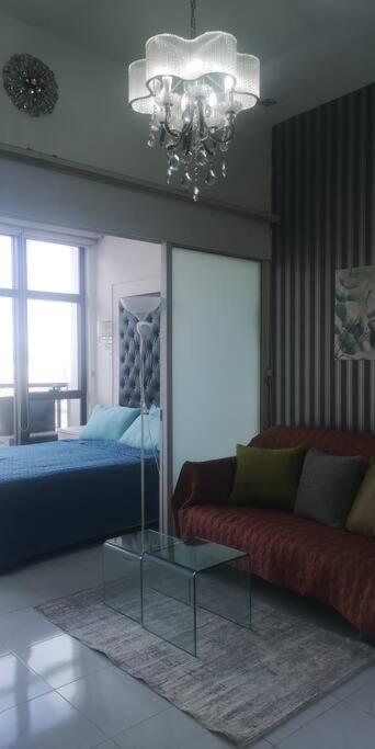 Penthouse At Poblacion - 200mbs Net - 50in Tv - Awesome View *