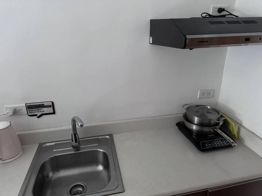 Apartment Embassy Waves Retreat Manila