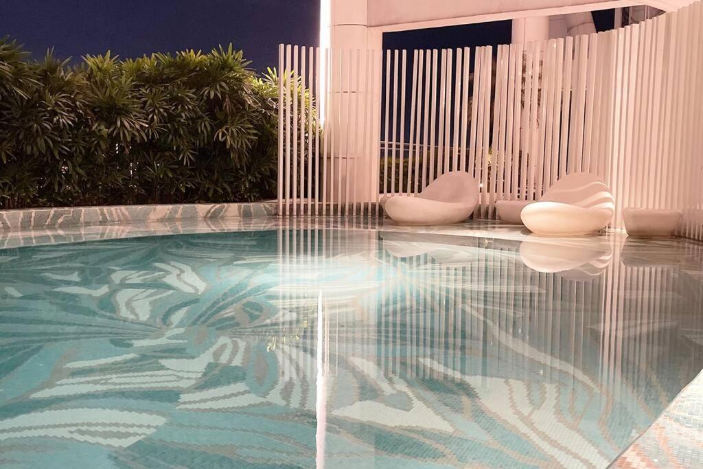 The Serene Escape Rockwell Makati City View 1br * Manila
