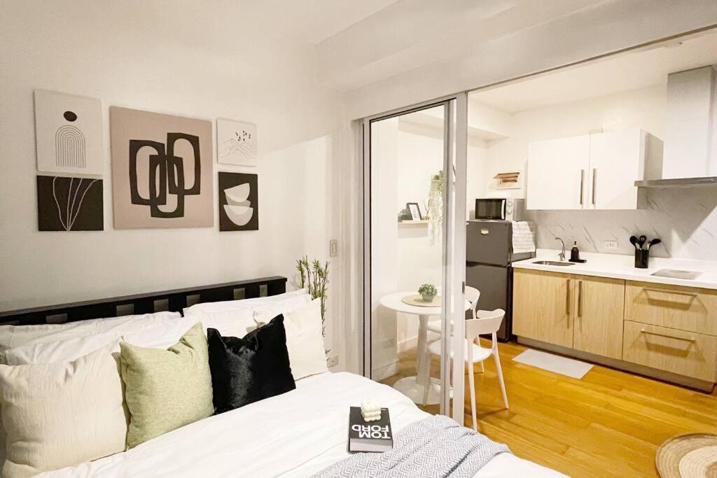 The Serene Escape Rockwell Makati City View 1br * Manila
