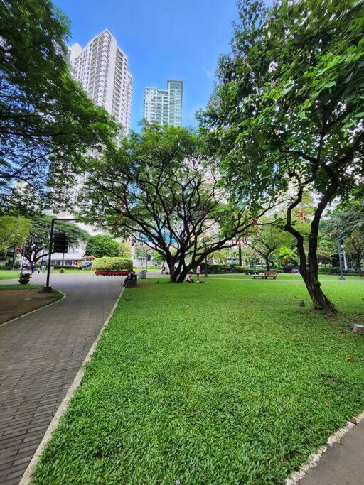 Kl Tower Cosy With Balcony Sauna Gym Pool Near Greenbelt * Manila