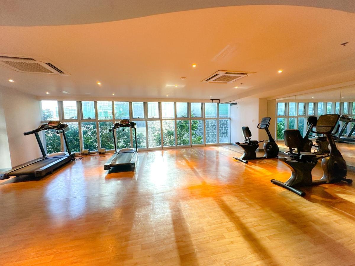 1br Bgc Uptown Modern Netflix 200mb Wifi Manila