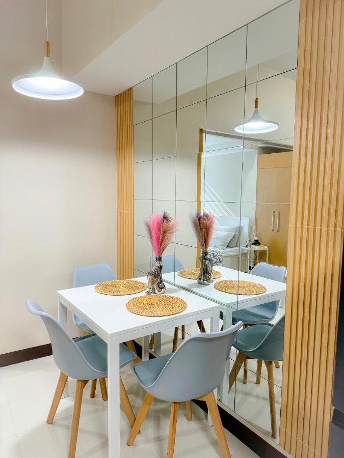 Apartment 1br Bgc Uptown Modern Netflix 200mb Wifi Manila