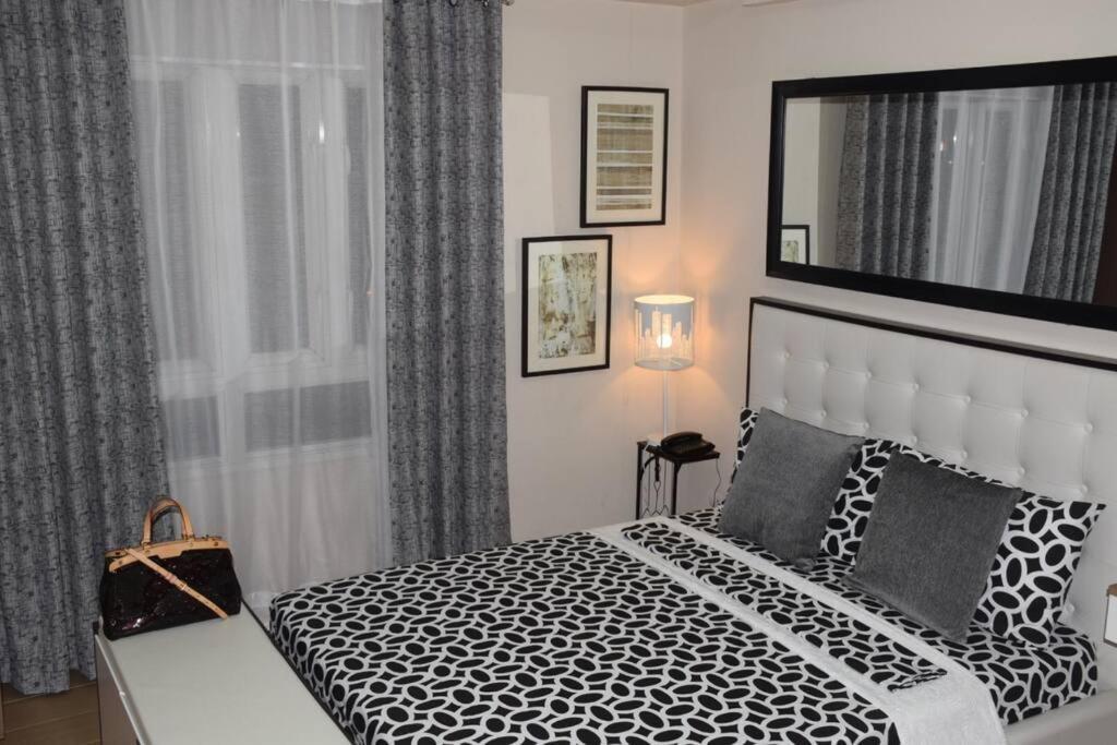 Spotless Cozy Unit @ 150 Newport Across Naia T3 Manila