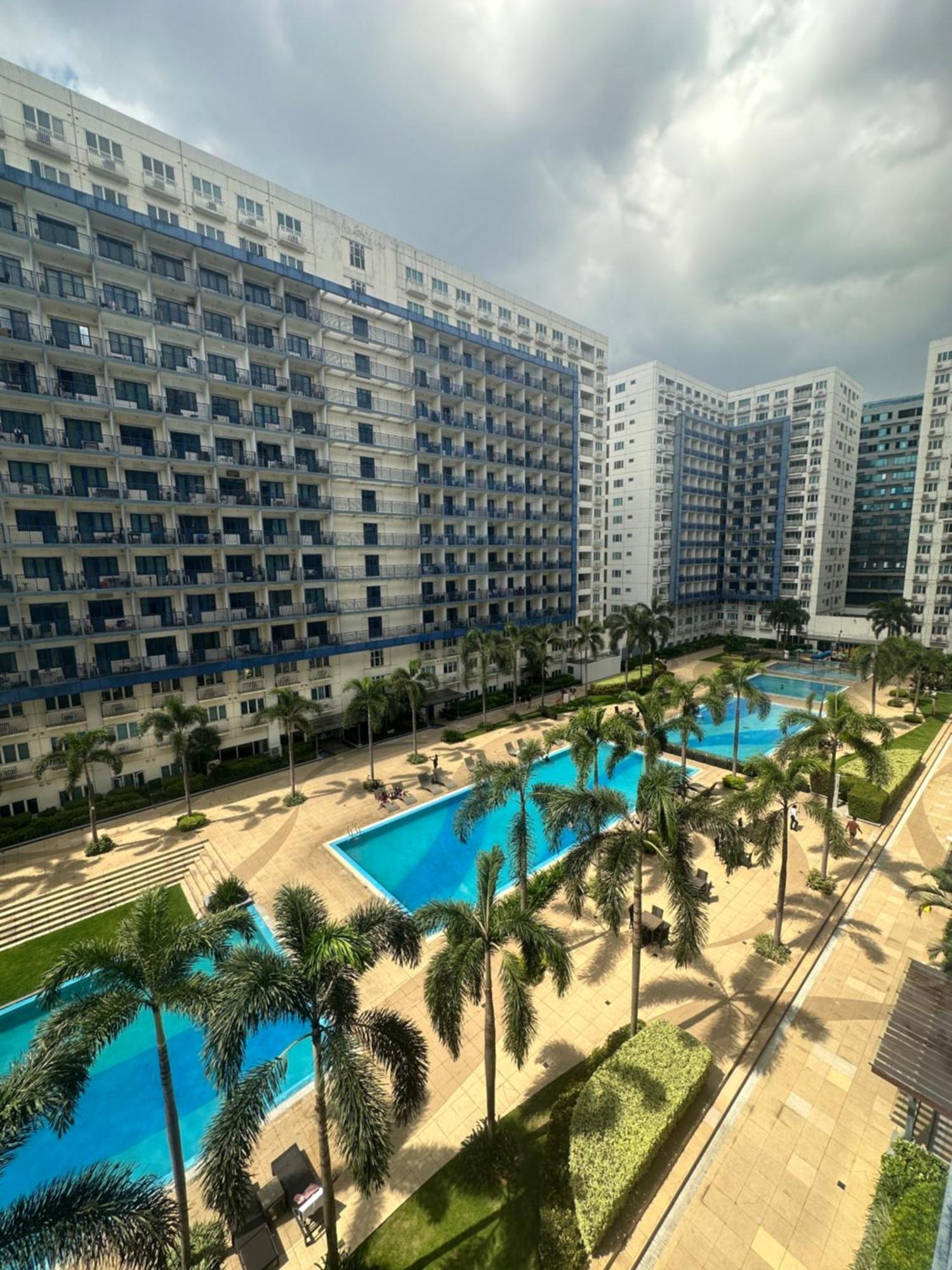 Sea Residences Moa Complex - Ruffa's Condotel *