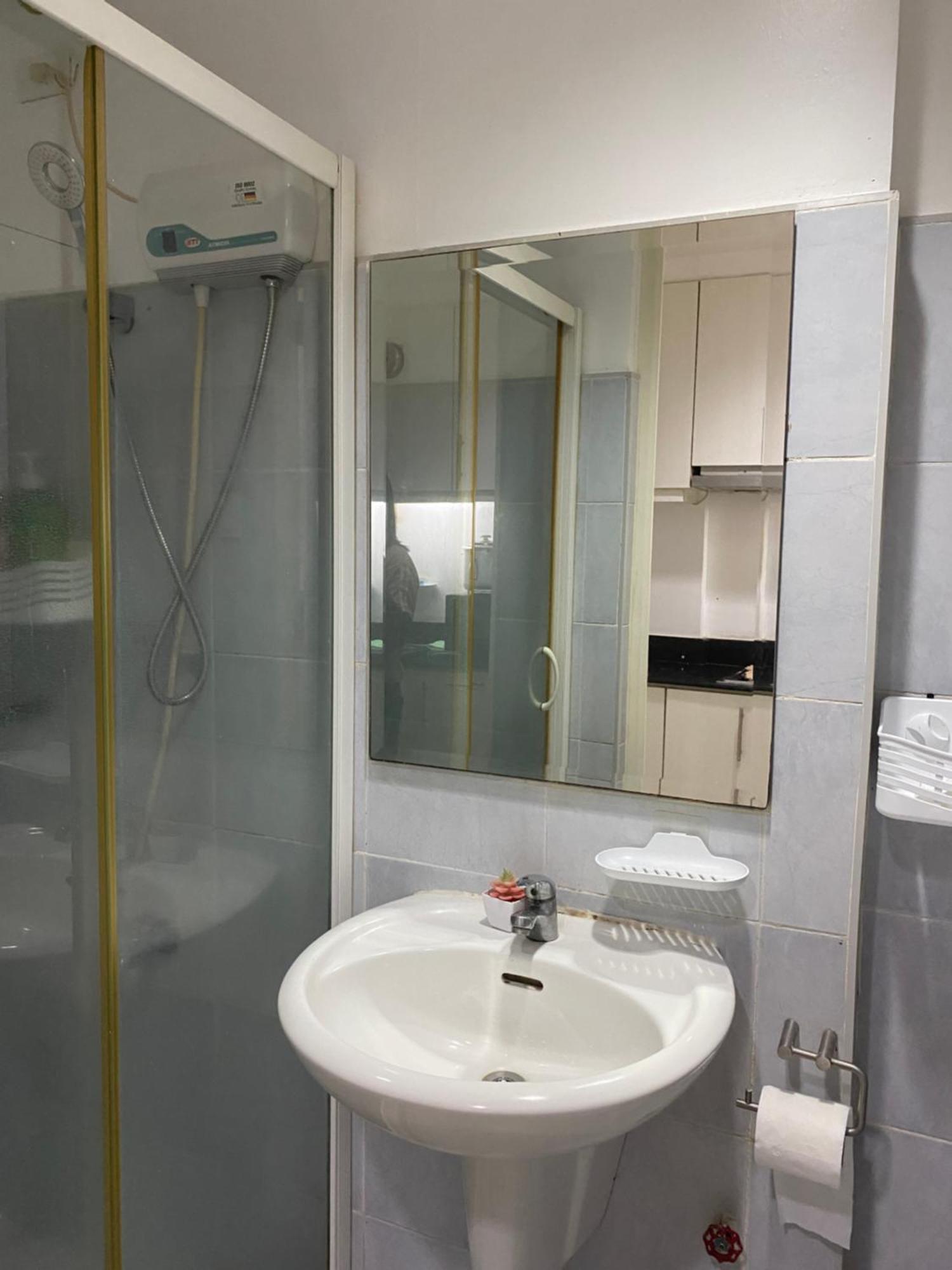 Sea Residences Moa Complex - Ruffa's Condotel Apartment *