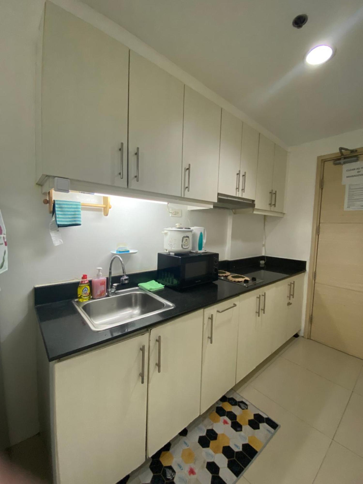 Sea Residences Moa Complex - Ruffa's Condotel Apartment Manila