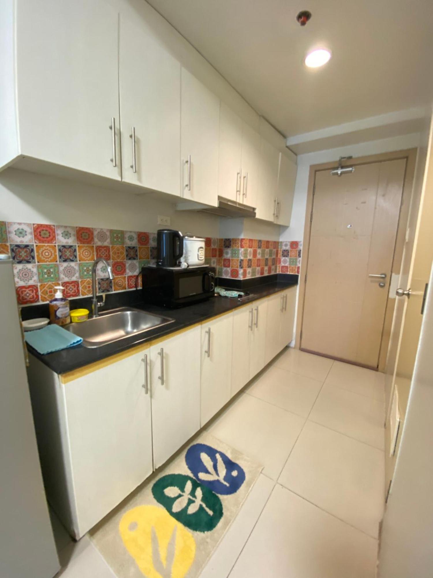 Sea Residences Moa Complex - Ruffa's Condotel Apartment Manila