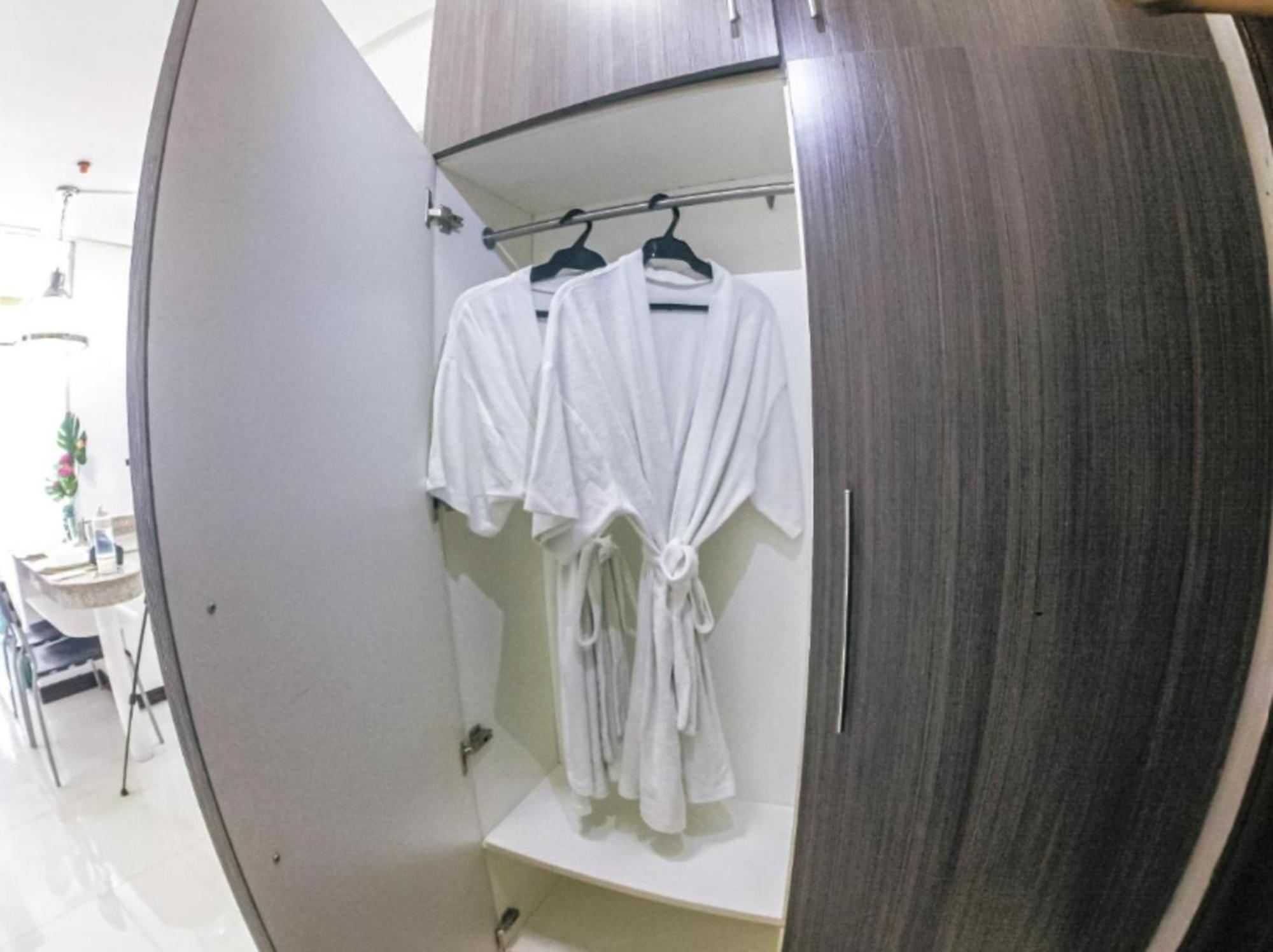 Family Staycation: Heart Of With Balcony And Pool Access Hotel