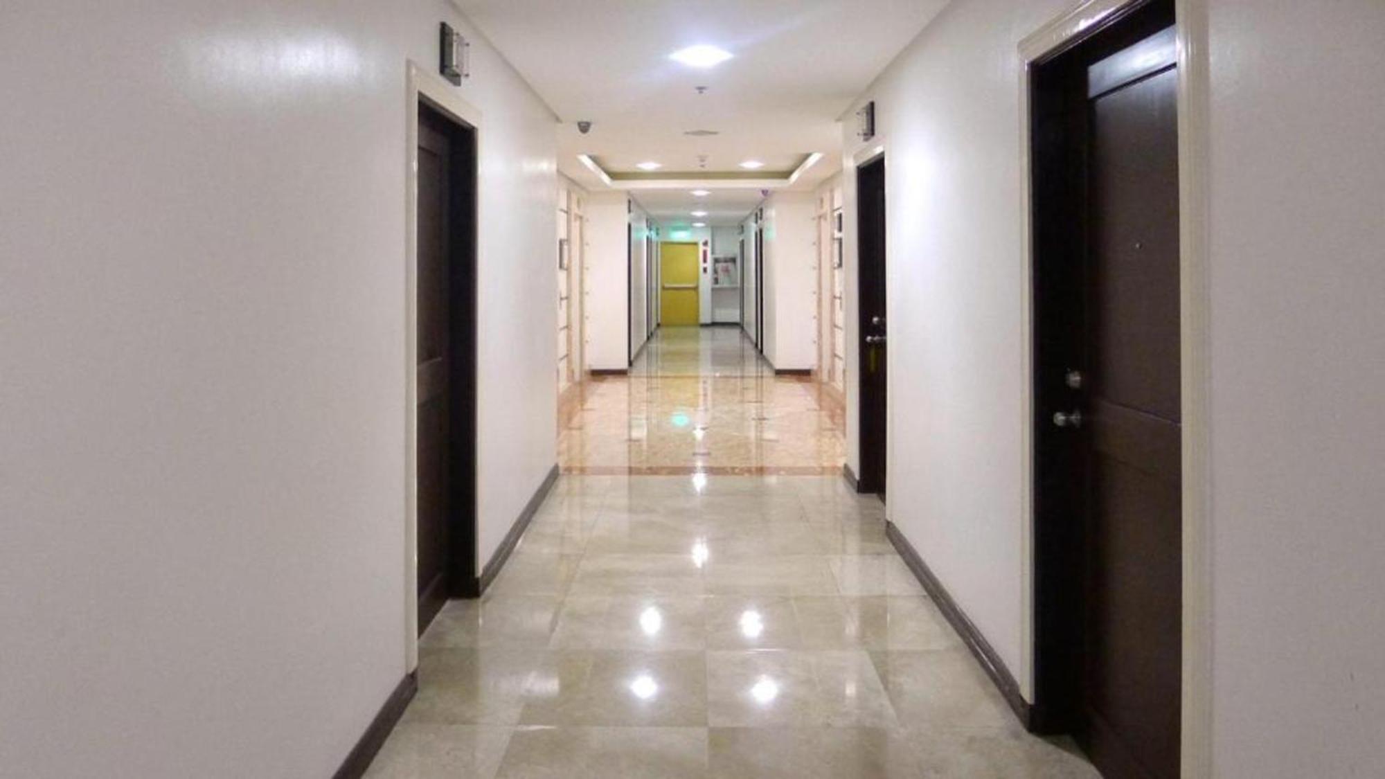 Family Staycation: Heart Of With Balcony And Pool Access * Manila